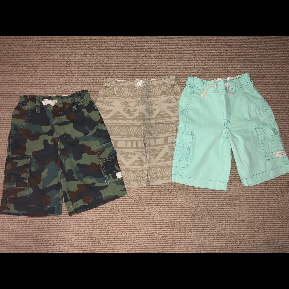 Bundle of boys shorts size 5!! All carters brand!